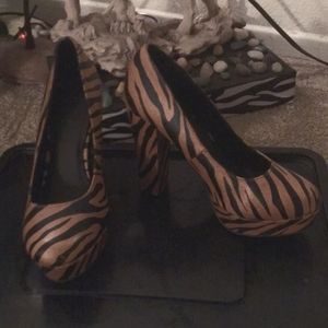 Forever 21 Tiger Print Heels sz9